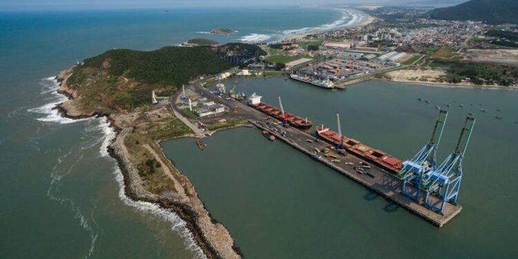 南美‘跨洋走廊’落地在即：30% 物流降本背后的供应链重构逻辑