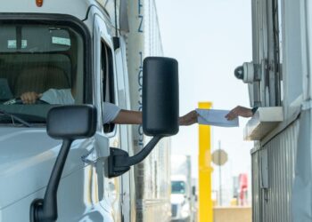 FMCSA’s Nationwide CDL Crackdown Takes Effect: 13,000 Truck Drivers Removed, Supply Chain Faces Regulatory Storm