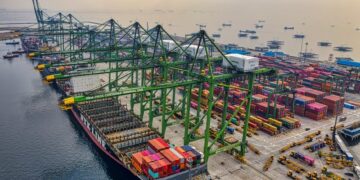 中国对美出口降30%、东盟对美出口增23%，供应链重构推高马六甲枢纽货量