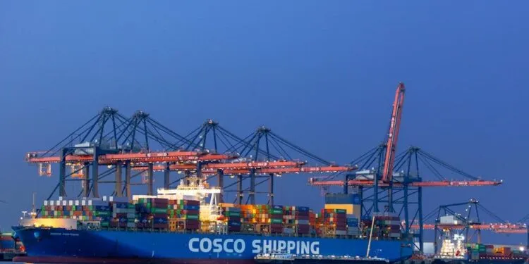 2026 集装箱航运大拐点:千万 TEU 新船压境