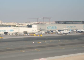 中东武装冲突升级：全球空运运力骤降18%，亚欧货运费率承压飙升