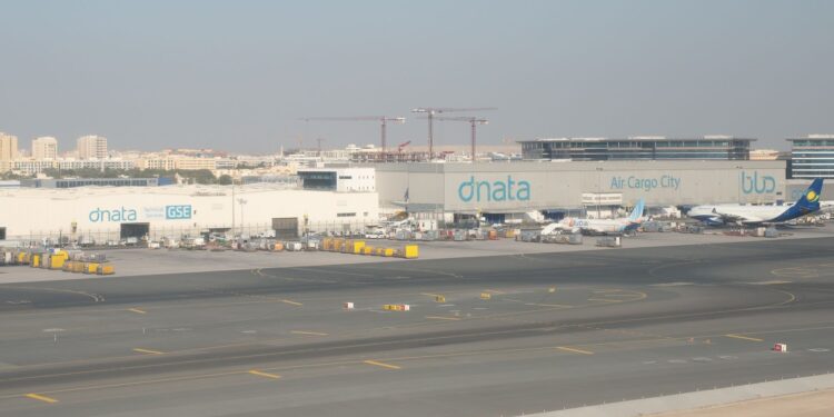 中东武装冲突升级：全球空运运力骤降18%，亚欧货运费率承压飙升