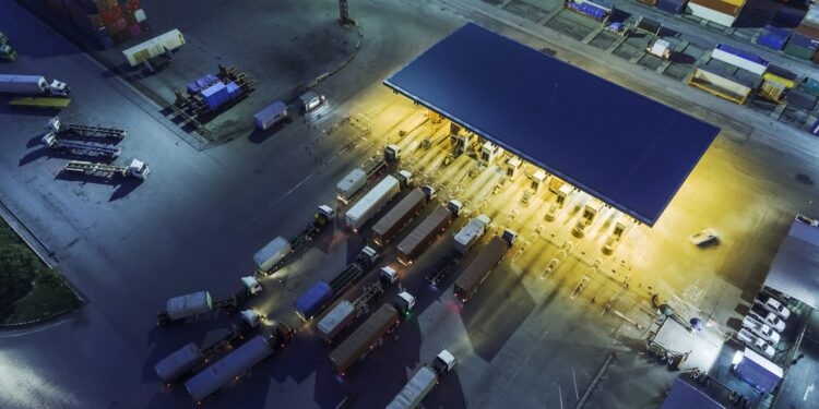 决策中心型架构：供应链从救火模式迈向韧性引擎的范式革命