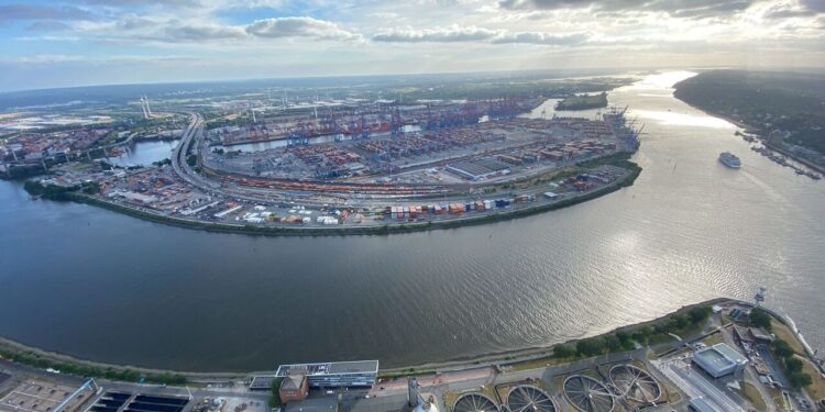 Thomson Reuters 2026 Global Trade Report: 72% of Trade Professionals Name U.S. Tariffs Top Risk as Supply Chain Priority Nearly Doubles to 68% in 2026