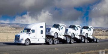 北美Class 8卡车订单2月达47,200辆：创2022年9月以来新高，2026年货运周期拐点确认