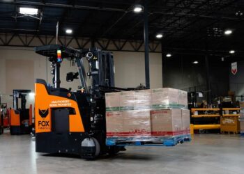 Symbotic收购Fox Robotics：自动叉车切入码头自动化，Q1 2026营收6.3亿美元增29%