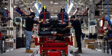 特斯拉连续两年问鼎：2026年全球18大汽车品牌供应链可持续性排行榜深度解析