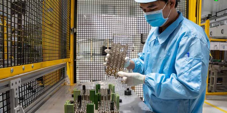 Vietnam Manufacturing IIP Surges in Q1 2026: Plastics +59.3%, Autos +45.9%