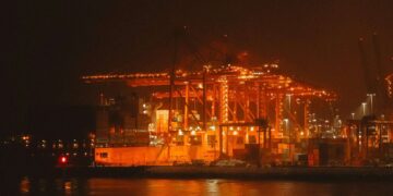 萨拉拉港成中东唯一可通行集装箱枢纽：430 万 TEU 吞吐量与 237 LSCI 指数（2026 年 Q1）