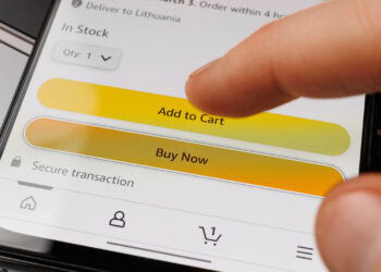 平台开放与仓配重构：亚马逊与沃尔玛的供应链双轨战略深度解码