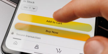 平台开放与仓配重构：亚马逊与沃尔玛的供应链双轨战略深度解码