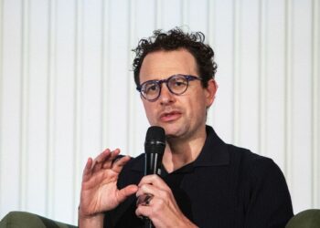 AI巨头Anthropic起诉美国国防部：供应链风险标签的法律战与行业启示