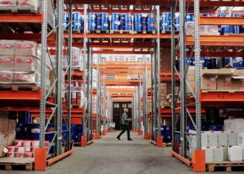 Rivian拆分Mind Robotics：20亿美元估值背后，仓库自动化正告别‘人形幻觉’