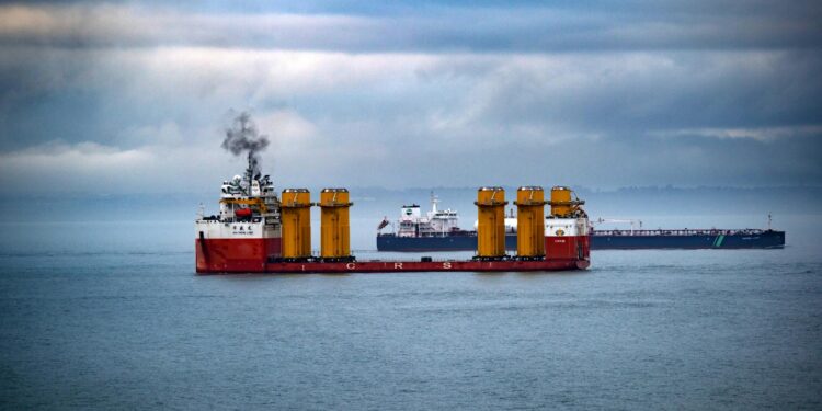 霍尔木兹海峡告急:印度高层紧急外交背后,全球能源供应链的‘命门’正在失守