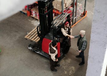 Stellantis供应链战略2026：AI赋能与人文协作重塑汽车物流新范式