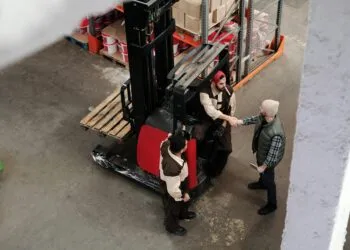 Stellantis供应链战略2026：AI赋能与人文协作重塑汽车物流新范式