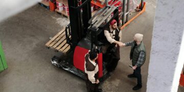 Stellantis供应链战略2026：AI赋能与人文协作重塑汽车物流新范式