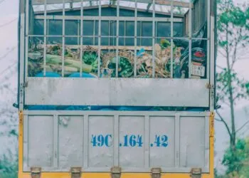 自动驾驶卡车经济账:90亿美元消费者节省与700亿美元GDP贡献深度分析