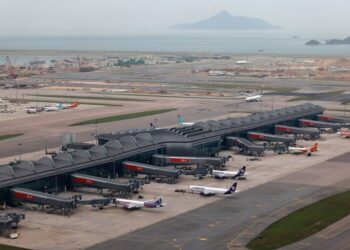 香港货运代理集体抗议：航空燃油附加费飙升四倍，供应链成本危机一触即发