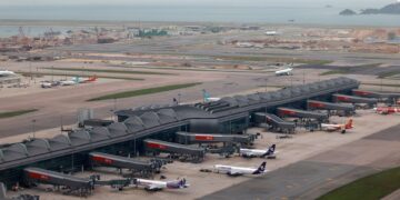 香港货运代理集体抗议：航空燃油附加费飙升四倍，供应链成本危机一触即发