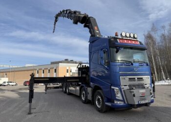 智能吊装设备升级:传感器融合与远程控制正重塑起重机卡车作业模式