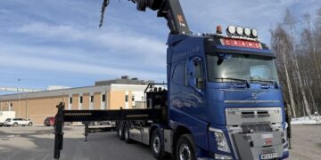 智能吊装设备升级：传感器融合与远程控制正重塑起重机卡车作业模式