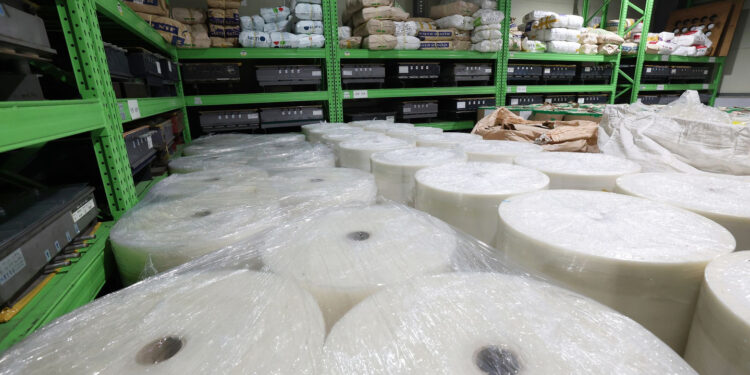 Iran Conflict Disrupts Semiconductor Supply Chain, Costs Up 37%