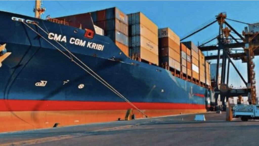 法国运营货轮成首家通过霍尔木兹海峡的大型班轮船舶，CMA CGM加收旺季附加费