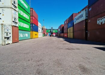 Trailer Storage Demand Rises 160% Amid Tariffs, Nearshoring