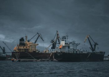 塔塔集团应对西亚冲突：超1万名员工在中东，布伦特原油涨至106.5美元/桶