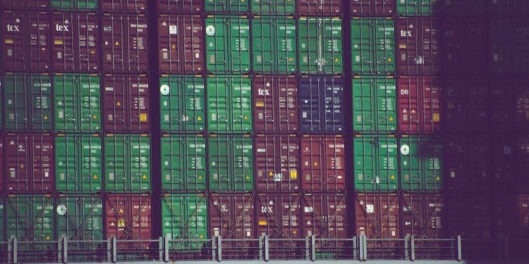 Dubai Logistics Efficiency: 12% Annual Growth Sets Global Benchmark