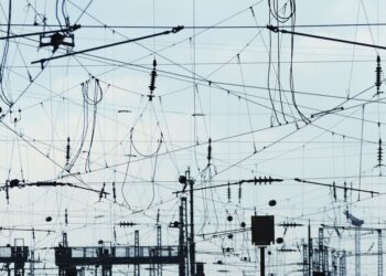 全球智能手机SoC出货量下滑8%，内存短缺持续冲击供应链