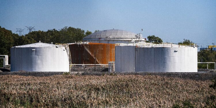 Western Gateway Pipeline Advances Amid 20% CA Refining Loss