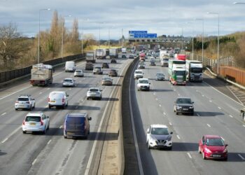 英国首次用DHL数据模拟零碳货运，2050年实现100%电动重卡