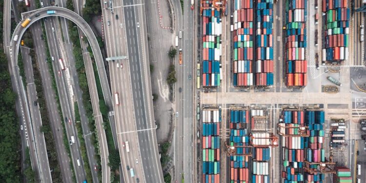 India Major Ports Handle 915M Tonnes in FY26: +7% Growth