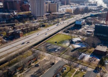 纽约拒撤2.5万张非户籍驾照被罚7350万美元 — Transport Topics