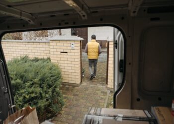 近七成外贸从业者视美国关税波动为最大监管挑战