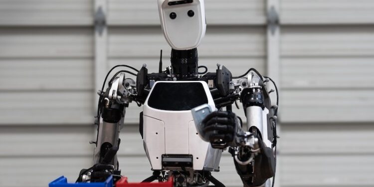 人形机器人量产瓶颈凸显：供应链成熟度成关键制约