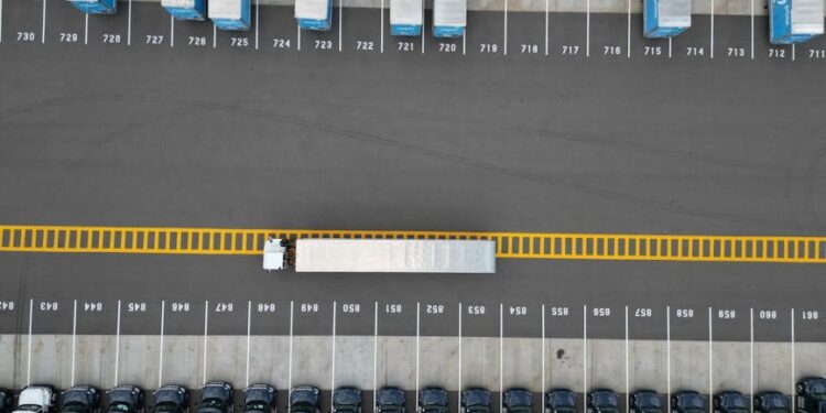 中国成亚太供应链核心枢纽:AMRO报告指20年转型为中日双中心结构