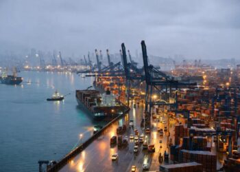 2026全球贸易中断加剧：霍尔木兹海峡运费暴涨55–100%，UNCTAD数据显示贸易额达35万亿美元