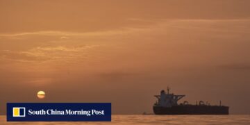 中国对伊朗出口骤降90%，霍尔木兹海峡危机冲击能源供应链