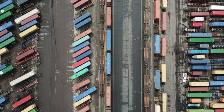 Salesforce挑战ServiceNow ITSM市场：200家签约vs 8600家客户，AI成胜负关键