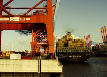 特朗普第二任期关税飙升至47%：金属、电子、汽车成重灾区