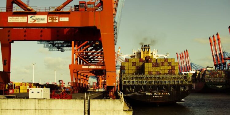 特朗普第二任期关税飙升至47%：金属、电子、汽车成重灾区