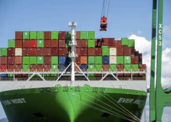 美国拟在霍尔木兹海峡实施海上封锁，全球供应链面临地缘政治风险加剧