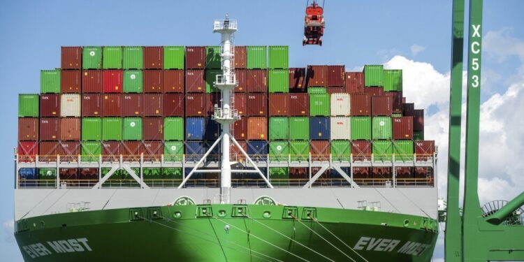 美国拟在霍尔木兹海峡实施海上封锁,全球供应链面临地缘政治风险加剧