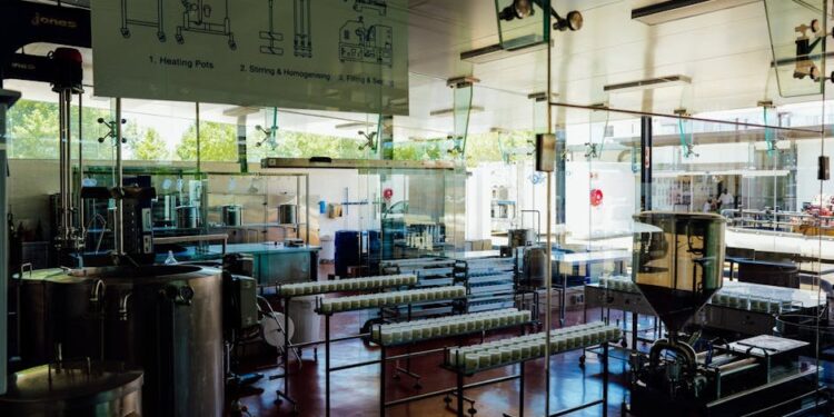 龙卷风冲击Rivian伊利诺伊工厂，R2电动车春季上市承压