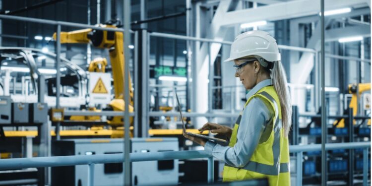 Reshoring Jobs Down 7% in 2025 Amid USD Overvaluation