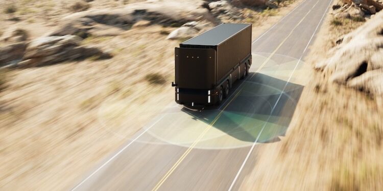 首款无驾驶室电动自动牵引车亮相，融资2400万美元