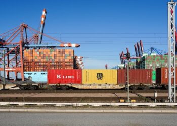 英国供应链仍正常运转，巴拿马运河成替代苏伊士新通道